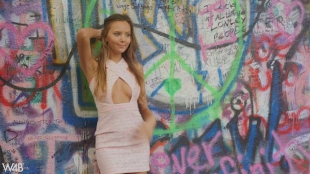 Порно видео Катя Кловер прогулялась по улице 
