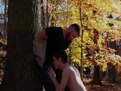 Незнакомые геи перепихнулись по-быстрому в лесу 